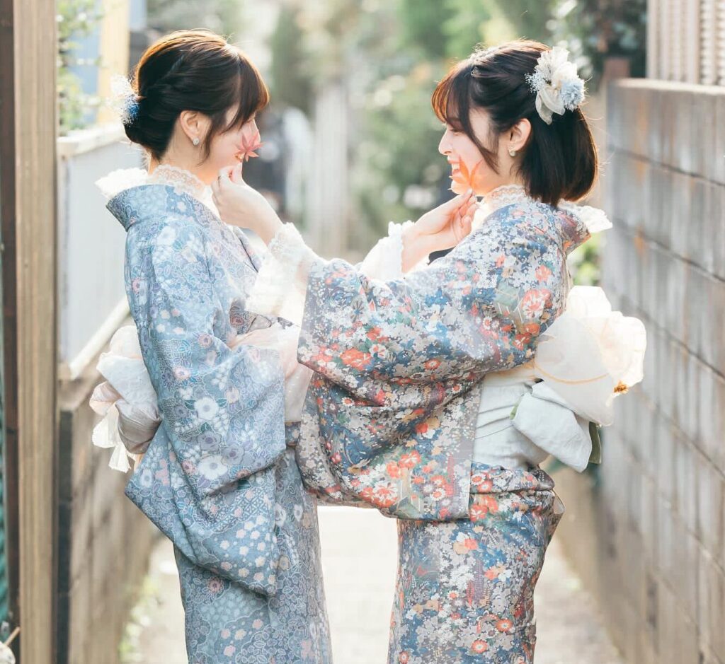 Popular lace kimonos